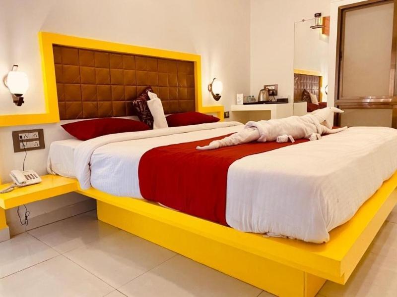 Hollywood Palace Resort Panchgani Exterior foto
