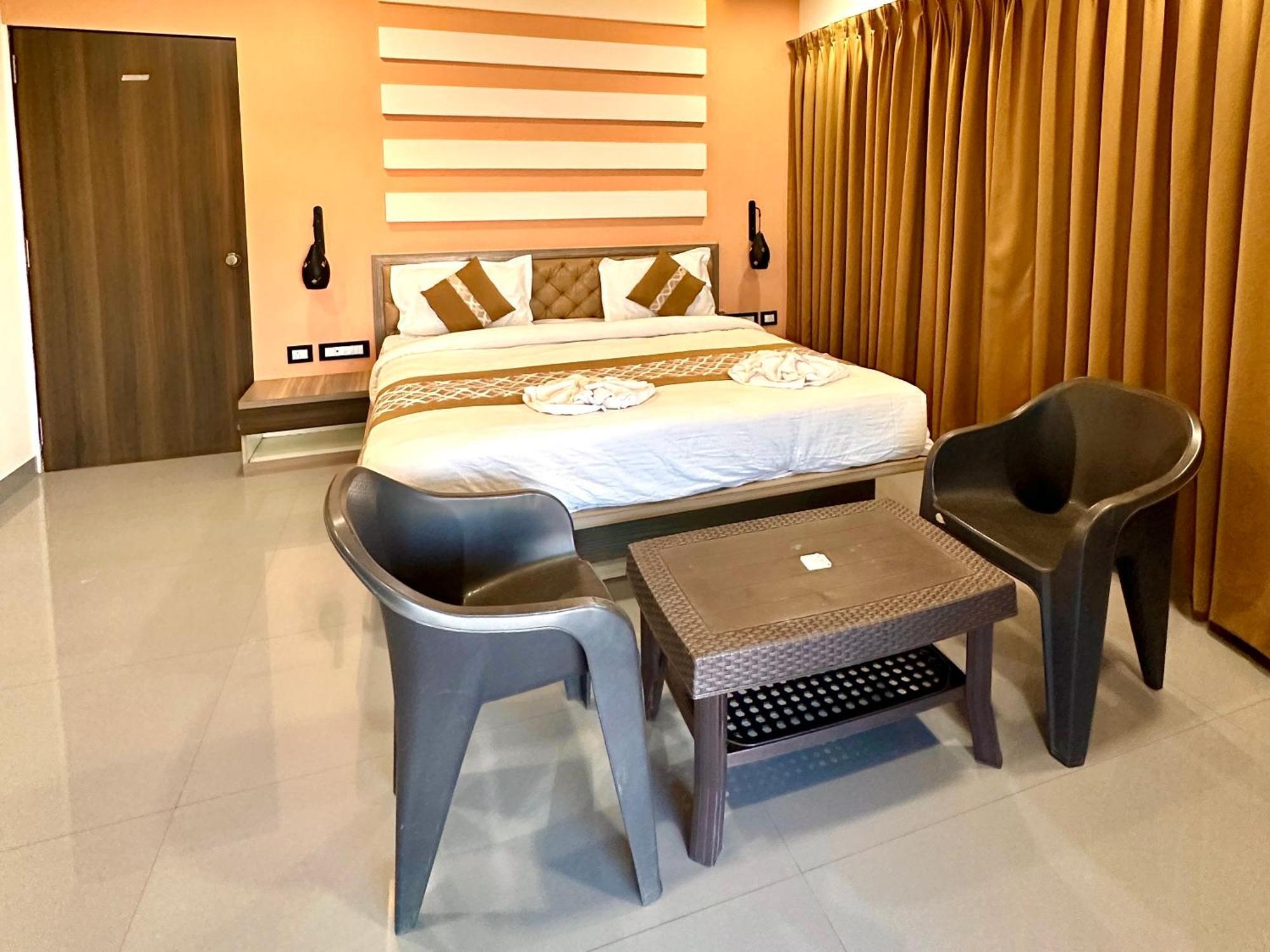 Hollywood Palace Resort Panchgani Exterior foto